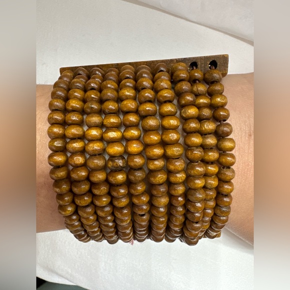 Green leaf earrings with handmade wooden beaded bracelet set - Picture 5 of 8